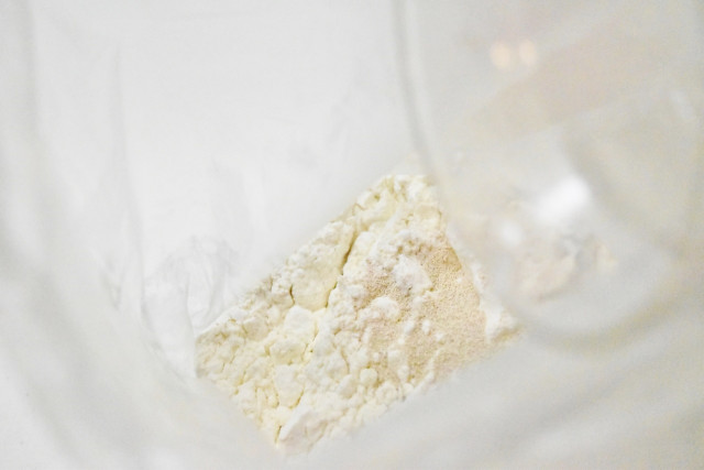 イーストが混ざりづらいのでよく混ぜて。