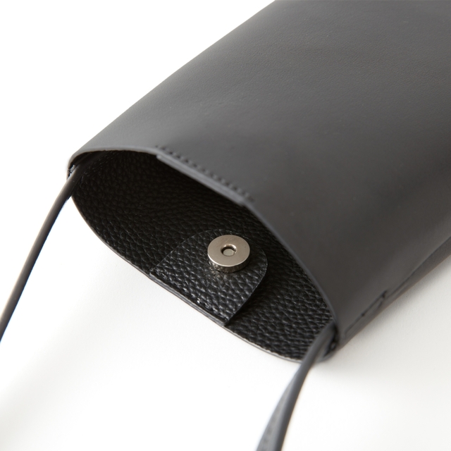 マグホック付きで防犯面にも配慮