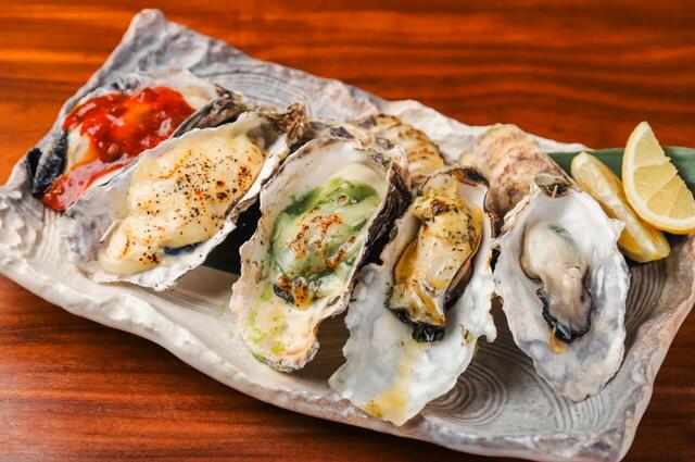 「炙り焼き牡蠣」＜期間：2026年1月18日〜＞【牛タン専門店「牛タン番長」の冬季限定フェアで“厚切り牛タン＆牡蠣”が食べ放題！蒸し・炙り・揚げ・生で牡蠣の旨さを大満喫♪】