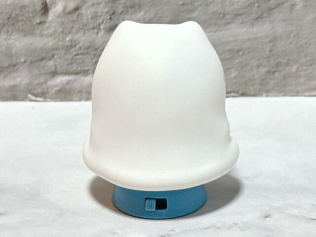 布団をかぶった後ろ姿もかわいい