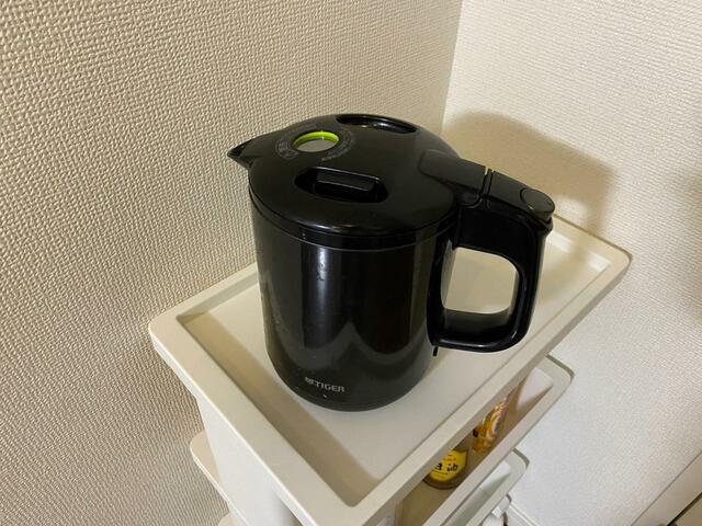 【ニトリ 軽くて組み立て簡単テーブルワゴン】ケトルなど小さい家電は収納に余裕あり