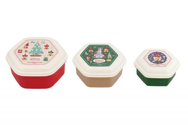 シール容器セット 1,800円｜「ディズニー・クリスマス」スペシャルグッズ｜東京ディズニーリゾート40周年“ドリームゴーラウンド”｜発売日：2023年11月7日（火）｜販売店舗：東京ディズニーランド「ディズニー＆カンパニー」、東京ディズニーシー「エンポーリオ」