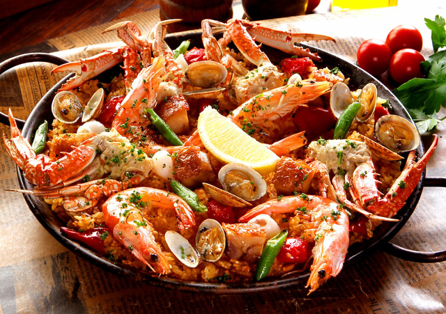 魚介と鶏肉のミックスパエリア