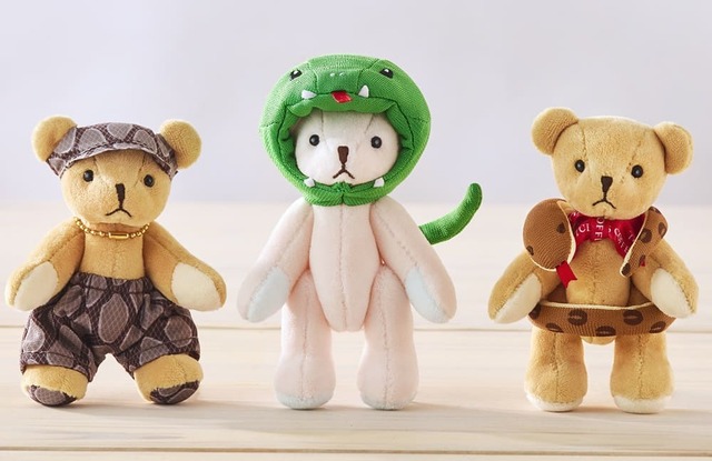 【タリーズコーヒー「2025 HAPPY BAG」】すべて揃えたくなるユニークな3種類の干支ミニテディ