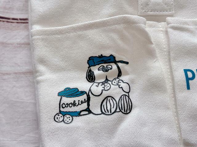 左にはスヌーピーの兄弟、オラフが登場！