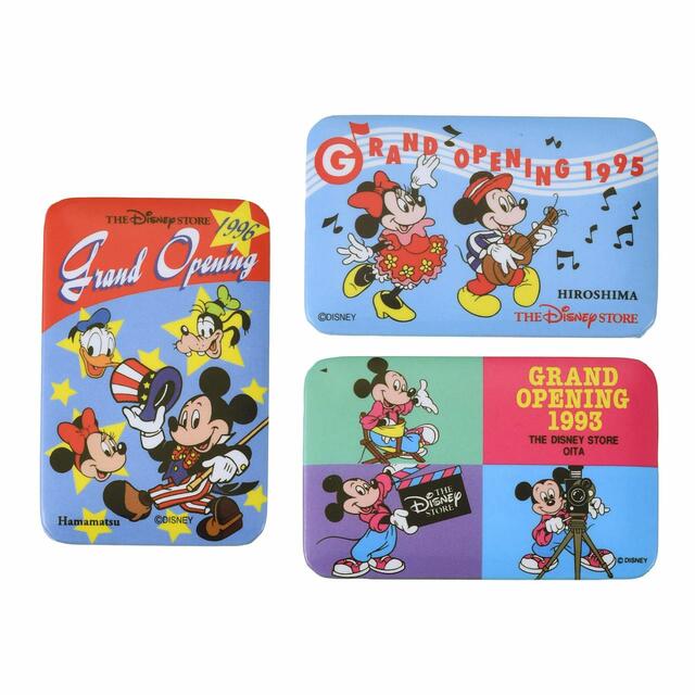ミッキー＆フレンズ シークレット缶バッジ Disney Store Japan 30th Anniversary Historical Card 440円 
