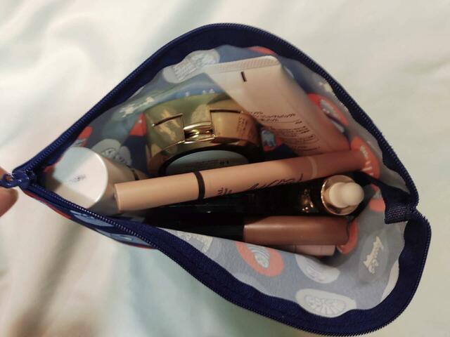 化粧品がたっぷり入る