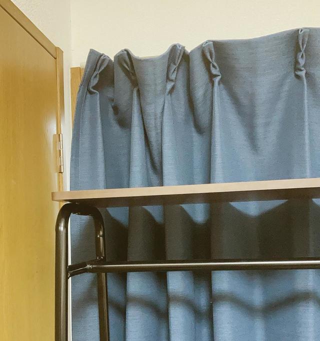 【アイリスオーヤマ『スタイルハンガー2WAYタイプ プレミアム ボード2枚付き PI-B2』】上の天板もしっかり固定されていて安全