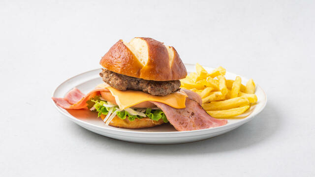 「Johnny B’s アメリカンダイナー」【チーズモンスター級のピザが食べ放題!「Johnny B’s」の超お得な“デトロイトピザ食べ放題”が3プラン制に進化!】