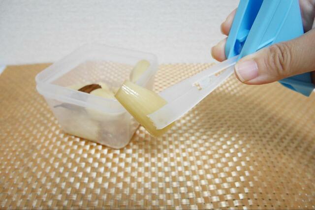 【トップバリュ フタがそのままトングになる保存容器】漬物の保存に便利