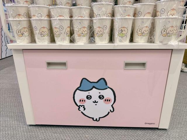 あまりにもかわいすぎて、思わず撮影してしまったハチワレの棚下の装飾！