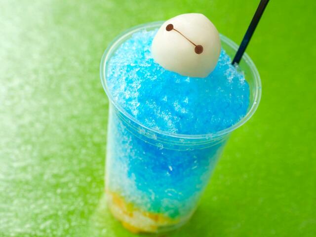 シェイブアイス（ブルーシロップ＆マンゴー） 600円｜東京ディズニーリゾート「サマー・クールオフat Tokyo Disney Resort」ひんやりメニュー｜販売店舗：東京ディズニーランド「プラザパビリオン・レストラン」｜発売日：2025年7月1日（火）