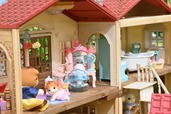 【シルバニアファミリー展40th】赤い屋根のおうちで過ごすなかまたち