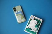 【クワトロガッツ×『ジャングル大帝』】スマホの背面にパチっと付けるだけで、カードをスマートに持ち運べます