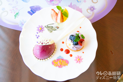 はじめてのコース料理はソフィアと一緒 ディズニーランドホテル ちいさなプリンセス ソフィア ルームサービス 写真 17 18 ディズニー特集 ウレぴあ総研 はじめてのコース料理はソフィアと一緒 ディズニーランドホテル ちいさなプリンセス ソフィア ルームサービス 写真 17 18 ディズニー特集 ウレぴあ総研