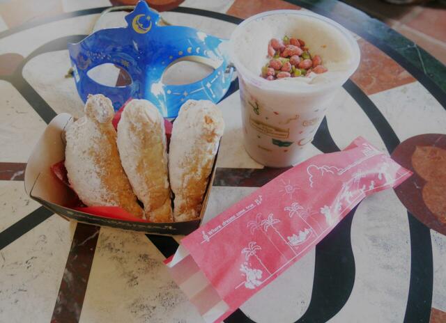 東京ディズニーシー「ディズニーストーリービヨンド」｜キアッケレ（コーヒー＆マスカルポーネ）680円｜ピスタチオとストロベリーのカフェモカ 850円