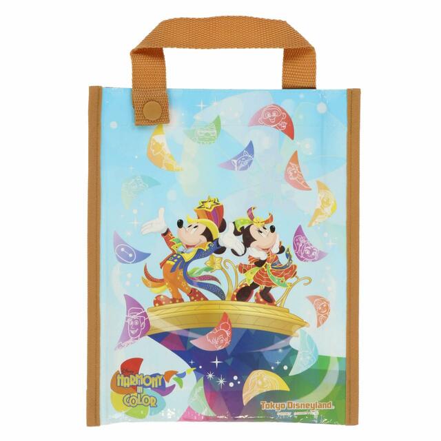 レジャーシート 800円｜サイズ：（レジャーシート）縦約60×横約90cm（ケース）縦約25×横約20cm｜東京ディズニーランド新パレード「ディズニー・ハーモニー・イン・カラー」グッズ｜東京ディズニーリゾート40周年“ドリームゴーラウンド”｜発売日：2023年7月10日（月）｜販売店舗：東京ディズニーランド「グランドエンポーリアム」