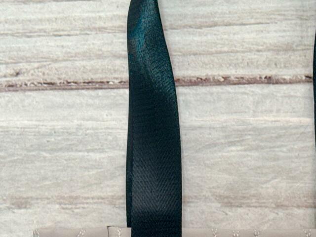 上質な光沢感のある持ち手も高見えポイント！