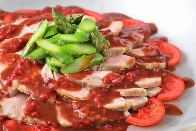 セイリングデイ・ブッフェ ローストポーク、ラズベリーソース