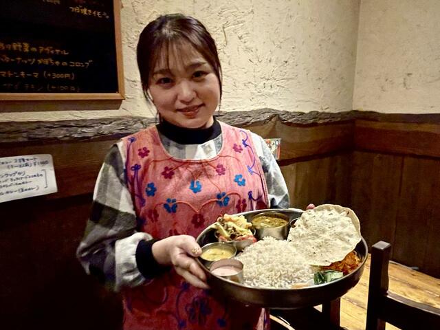 【南インド料理 葉菜hana】葉菜スタッフの安里麻紀さん