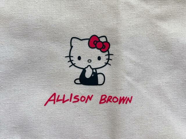中央にはキティちゃんのイラストとアリソンブラウンのロゴ入り
