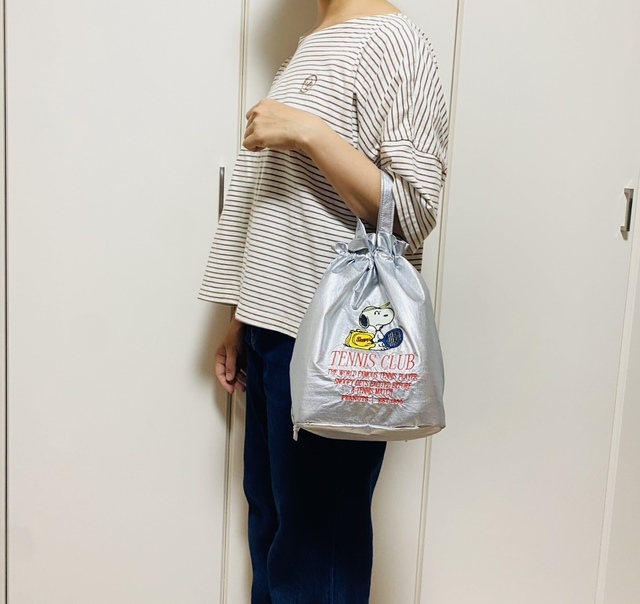 【PEANUTS 保冷巾着トート（レギュラー）】カラーはBEIGE、SAX、BLACK、SILVERの4展開です
