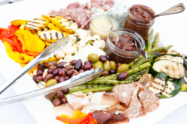 超優雅な“白”で統一されたパーティー「ディネ・アン・ブラン」