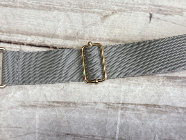 ショルダーストラップは長さ調整が可能