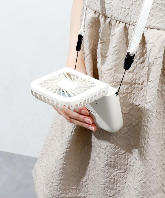 【3COINSの暑さ対策グッズ売上ランキング 2位】「4WAYハンディファン」1,650円（税込）