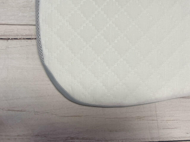 目が細かめな格子柄なため、横を向いてしまった時に顔に跡がついてしまいそうな点が懸念点