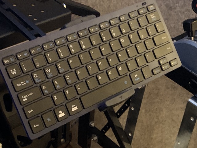 キーボードがあることで細かい設定ができて本格的にフライト趣味レーションが楽しめる