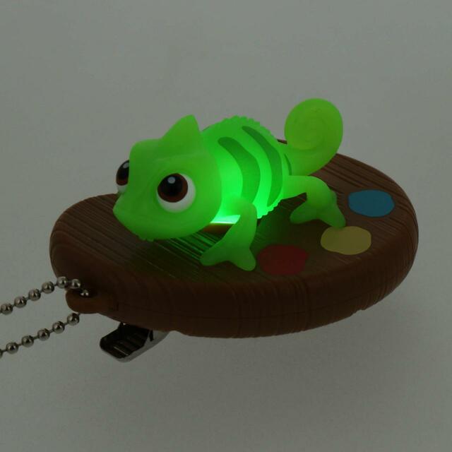 光るおもちゃ 2,200円｜「ラプンツェルのランタンフェスティバル」をテーマにしたグッズ｜東京ディズニーシー新テーマポート「ファンタジースプリングス」｜販売店舗：東京ディズニーシー「エンポーリオ」｜発売日：2024年5月28日（火）