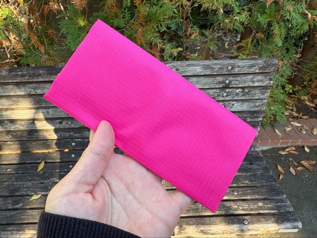 【KING JIM「パッタン」コンビニエコバッグ】Sサイズは折りたたむと約高さ155×幅73× 奥行4mm！こんなにコンパクトです