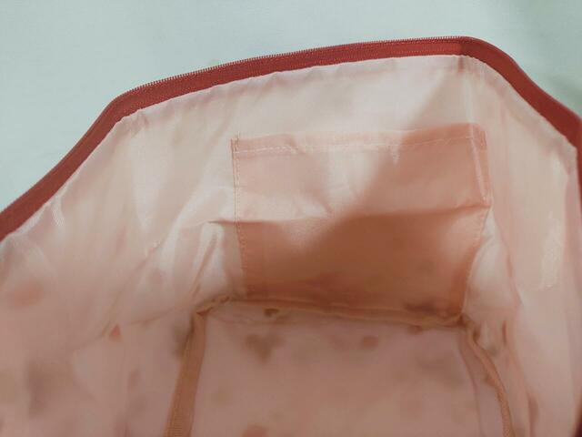 ポーチ前の裏側にミニポケットあり