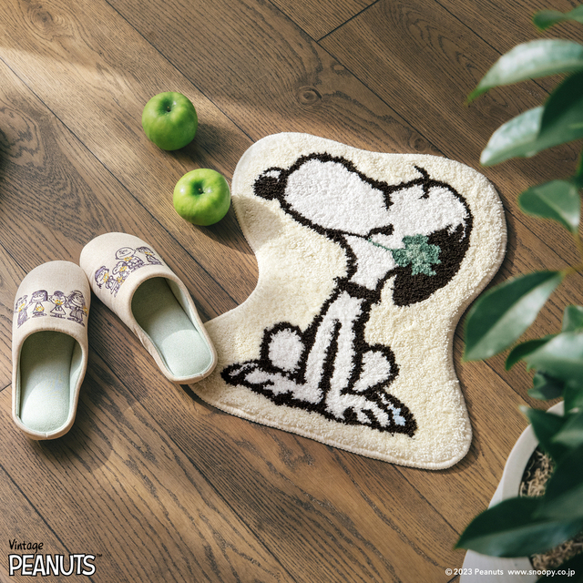 【PEANUTS×Afternoon Teaの新シリーズ】ルームシューズ ¥3,300、ダイカットマット ¥2,860