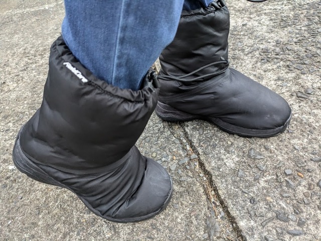 【ワークマン 防寒ブーツ 氷雪耐滑ケベックネオ】カラーはブラック、ホワイトフォグ、モスグリーンの3展開です