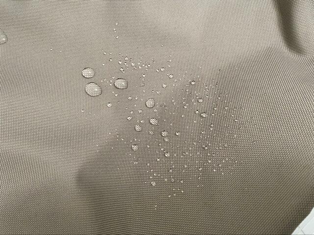 【無印良品　撥水2WAYワンショルダーバッグ】撥水加工が施されているので、急な雨でも中の荷物が濡れにくいです◎