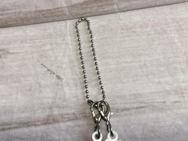 ボールチェーン仕様でどこでもつけられます♪
