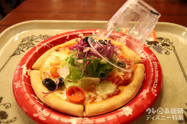 サラダピッツァ（880円）