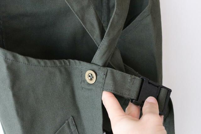 【ワークマン アウトドアバックルタイプエプロン】背中で紐がエックスになるタスキ型