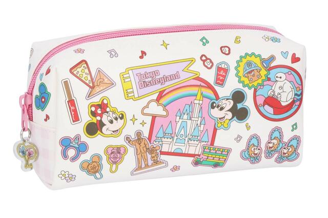 ペンケース 2,000円｜東京ディズニーリゾート パークモチーフグッズ｜販売店舗：東京ディズニーランド「グランドエンポーリアム」、東京ディズニーシー「イル・ポスティーノ・ステーショナリー」｜発売日：2025年12月11日（木）