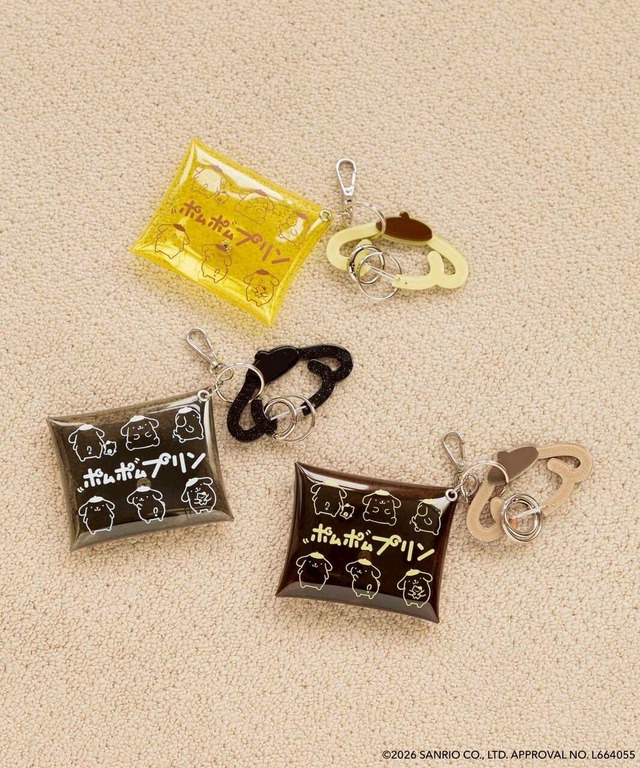 【ポムポムプリン×LOWRYS FARM】「カラビナ付きクリアポーチ」2,790円／カラー展開:ブラック・日焼け・スタンダード