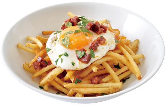 卵のエストレヤード～フライドポテトとチョリソにフライドエッグをのせて～