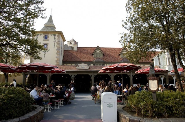 キャプテンフックス・ギャレーでカップサラダをゲット!