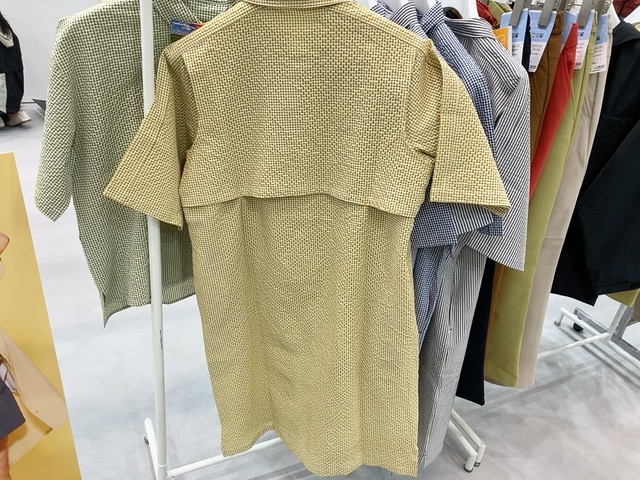 【ワークマン 撥水サッカーシャツワンピース】同じく背中にベンチレーション付きです