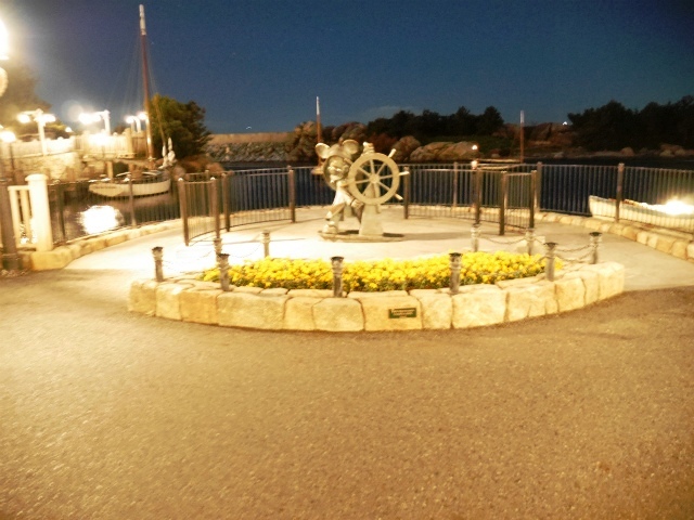 ケープコッドのシンボルとも言えるミッキー像。©Disney