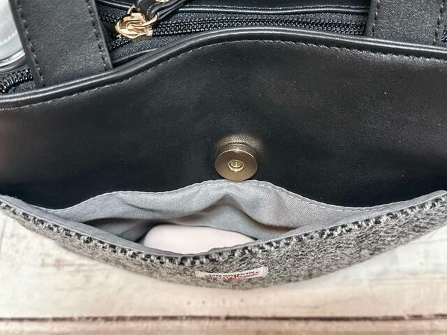 前面のポケットにはイヤホンを収納