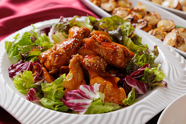 「ヤンニョムチキン」<期間:2025年12月1日〜2026年1月31日>【オーストラリア、フランス、インドネシア、韓国、日本の料理を一堂に楽しめるブッフェ「世界を旅する食べ放題ランチ」開催!】