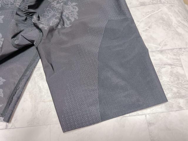 【PEACH JOHN】メッシュのようになっている箇所が中パワー。触ると弱パワー、強パワーの箇所がわかります。1枚の生地なのにすごい！