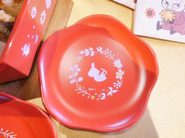 おせち・二段重「ムーミン」|お花の形がかわいい♪